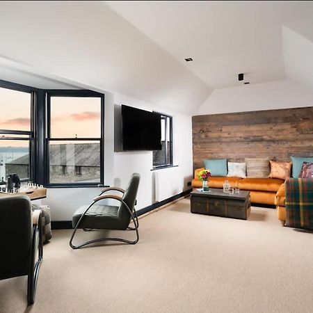Stunning Waterfront Apartment With Spectacular Views & Parking At 'Captains Loft' ฟาลมัธ ภายนอก รูปภาพ