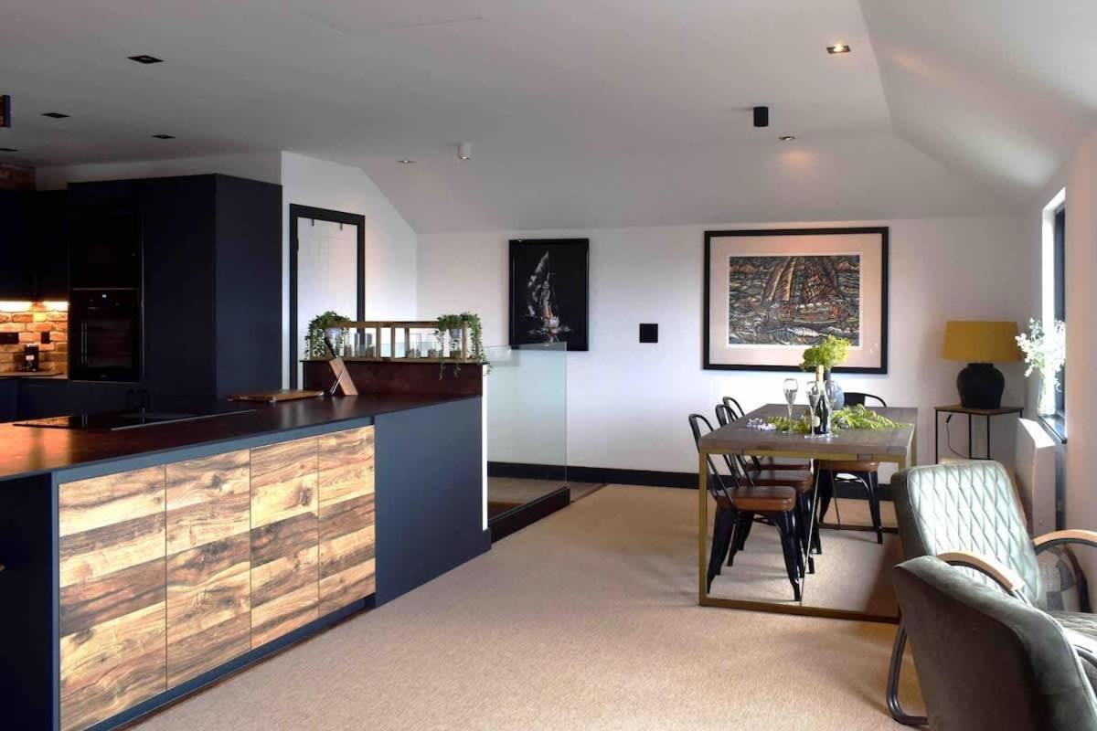 Stunning Waterfront Apartment With Spectacular Views & Parking At 'Captains Loft' ฟาลมัธ ภายนอก รูปภาพ