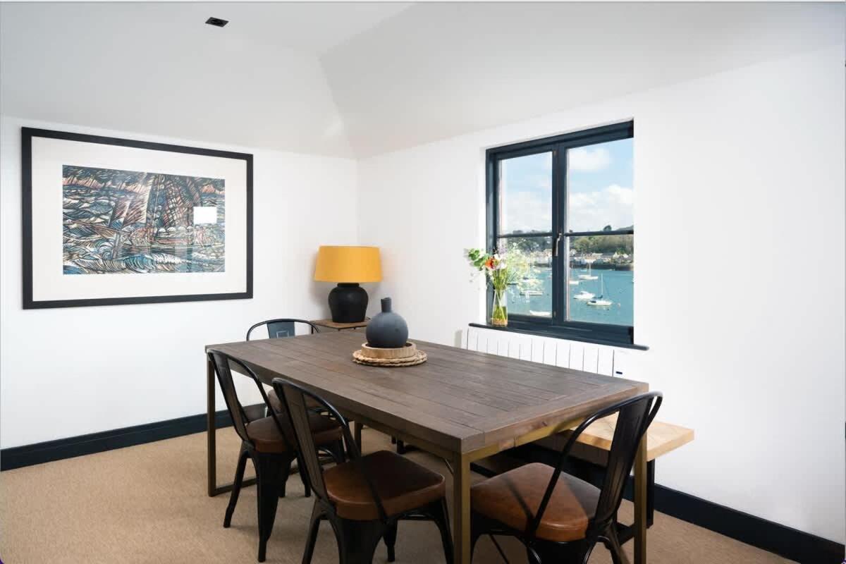 Stunning Waterfront Apartment With Spectacular Views & Parking At 'Captains Loft' ฟาลมัธ ภายนอก รูปภาพ
