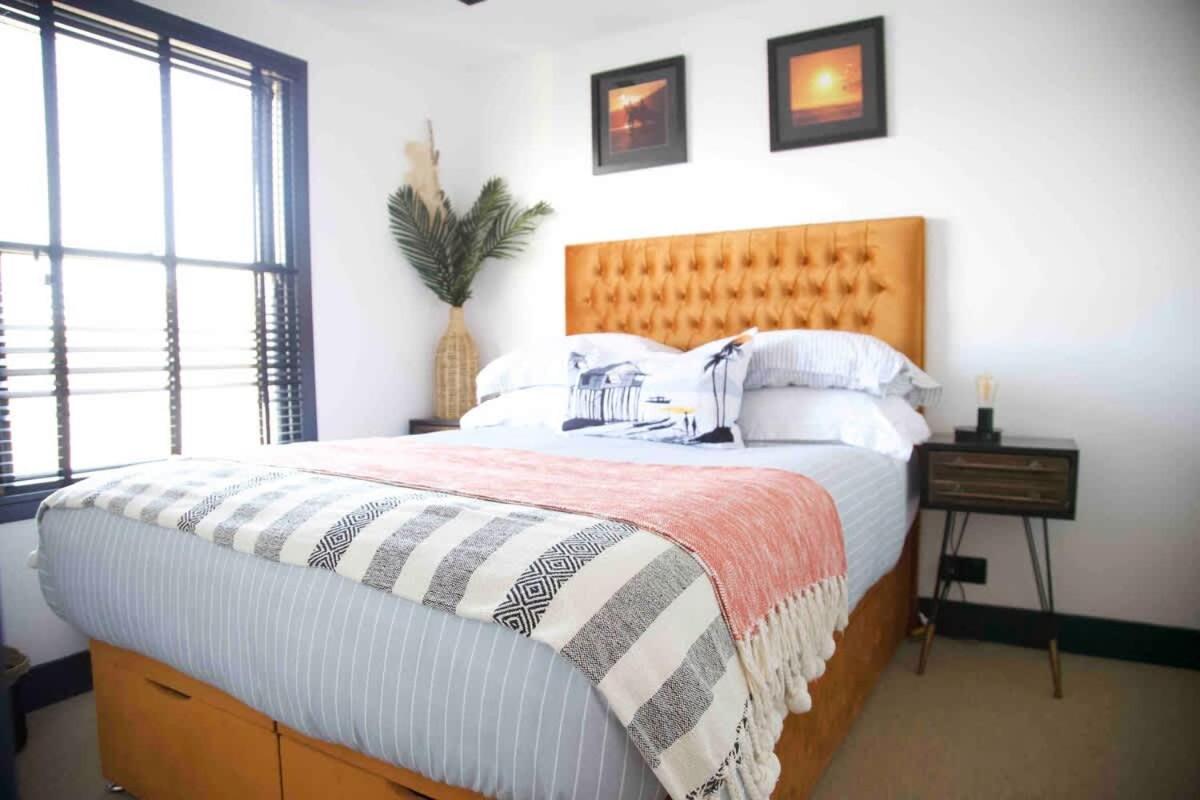 Stunning Waterfront Apartment With Spectacular Views & Parking At 'Captains Loft' ฟาลมัธ ภายนอก รูปภาพ